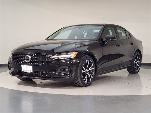 Used 2024 Volvo S60 B5 Core image 1