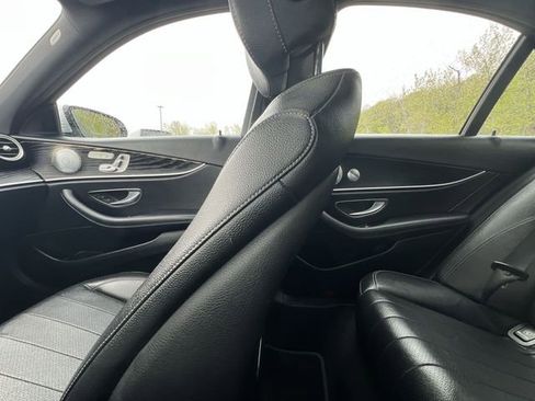 Used 2019 Mercedes-Benz E 300 4MATIC image 12