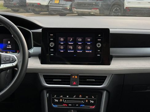 Used 2025 Volkswagen Taos SE FWD image 17