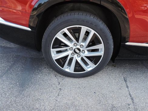 New 2026 Cadillac Vistiq Luxury image 11