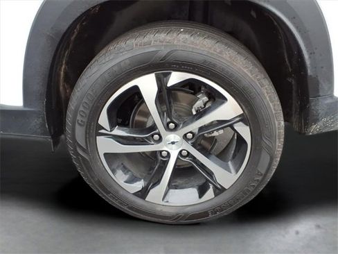 Used 2024 Chevrolet Trax RS image 30