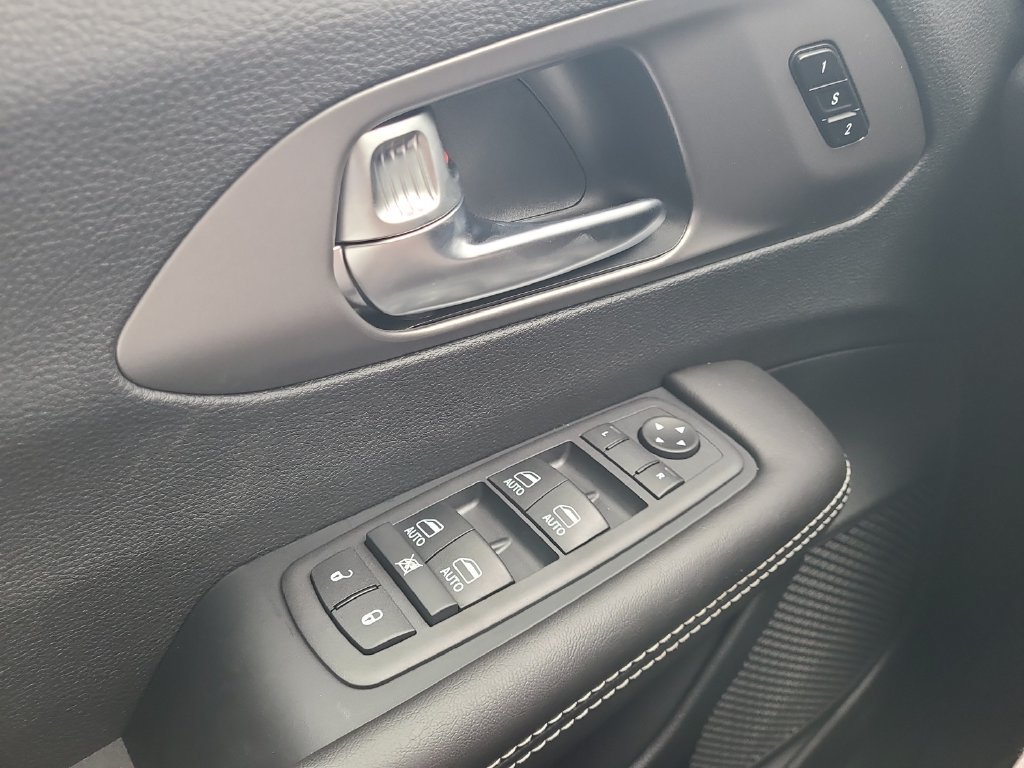 New 2027 Chrysler Pacifica Select FWD image 19
