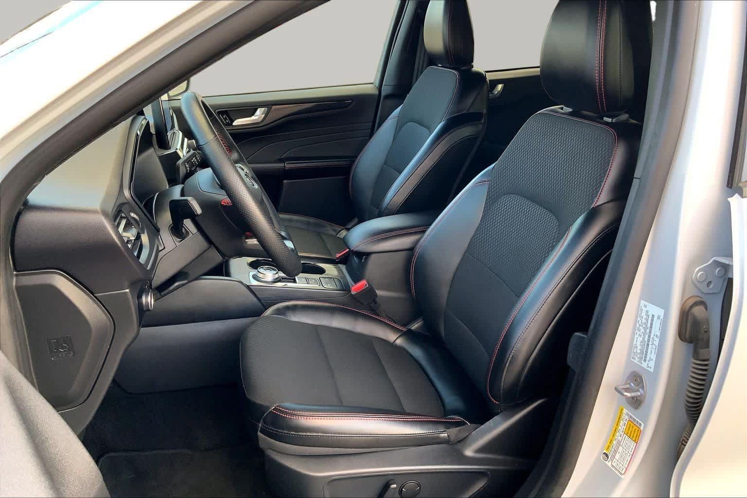 Used 2025 Ford Escape ST-Line FWD image 8