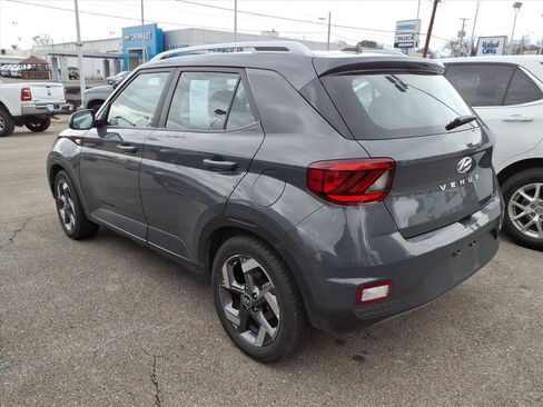 Used 2025 Hyundai Venue SEL image 3