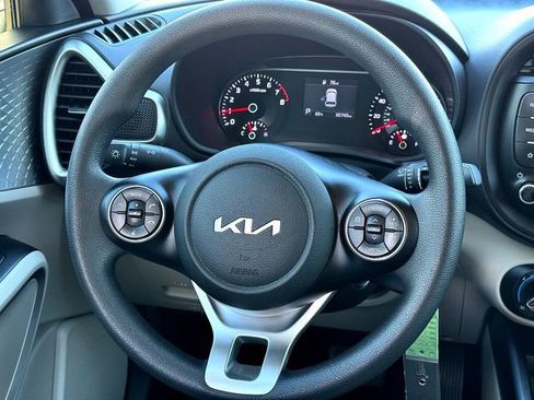 Used 2022 Kia Soul LX image 25