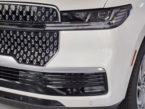 Used 2025 Lincoln Navigator Reserve image 12