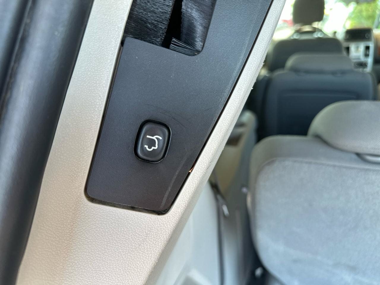 Used 2009 Chrysler Town & Country LX w/ PWR Convenience Group FWD image 35