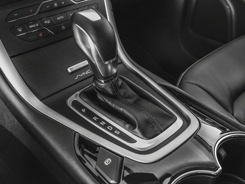 Used 2018 Ford Edge SEL w/ Equipment Group 201A AWD/4WD image 8