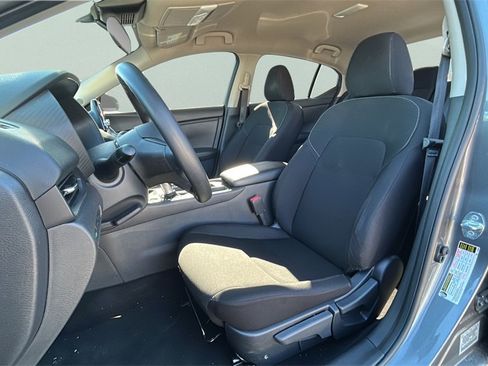 Used 2025 Nissan Sentra S image 24