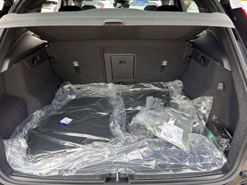 New 2026 Volvo XC40 B5 Ultra w/ Protection Package Premier AWD/4WD image 9