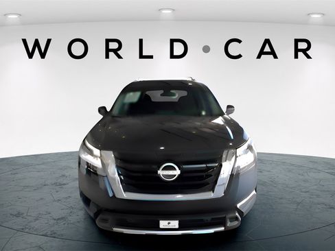 Used 2024 Nissan Pathfinder Platinum w/ Cargo Package image 2