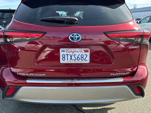 Used 2021 Toyota Highlander Platinum image 16