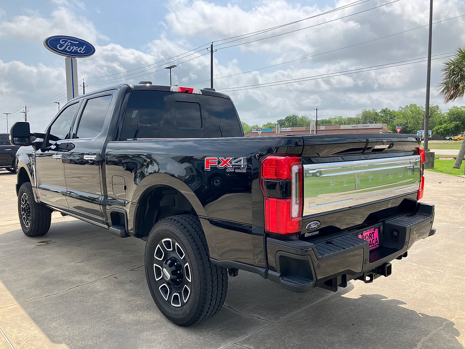 Used 2024 Ford F250 Platinum AWD/4WD image 5