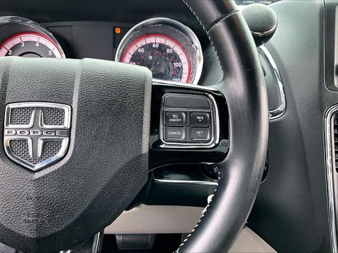 Used 2020 Dodge Grand Caravan SXT FWD image 25