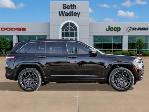 New 2026 Jeep Grand Cherokee Summit image 8