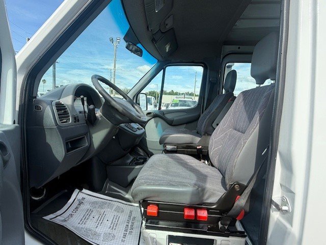 Used 2003 Dodge Sprinter 2500 RWD image 11
