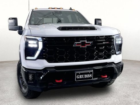Used 2026 Chevrolet Silverado 2500 ZR2 AWD/4WD image 5