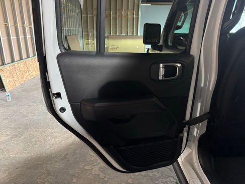 Used 2022 Jeep Wrangler Unlimited Rubicon w/ Dual Top Group image 17