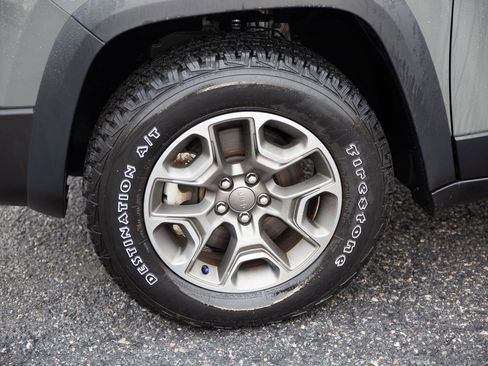 Used 2022 Jeep Cherokee Trailhawk w/ Premium Leather Package image 9