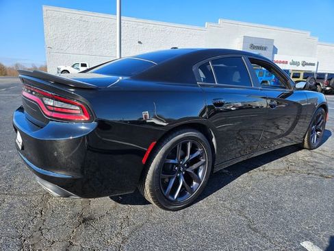 Used 2019 Dodge Charger SXT w/ Blacktop Package image 6