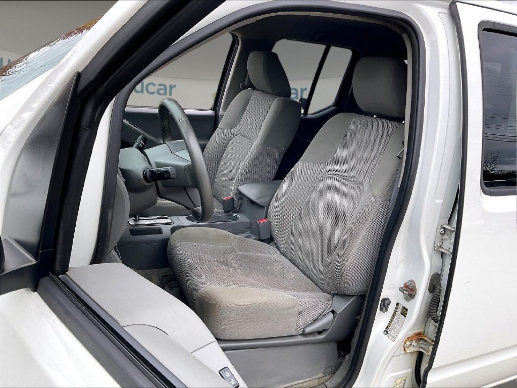 Used 2018 Nissan Frontier SV w/ Value Truck Package AWD/4WD image 9