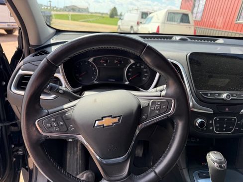 Used 2021 Chevrolet Equinox Premier AWD/4WD image 11