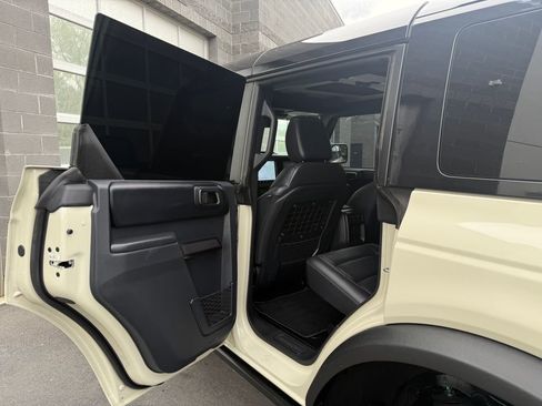 Used 2025 Ford Bronco Badlands image 28