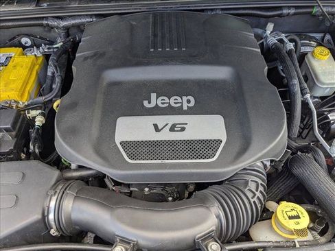Used 2017 Jeep Wrangler Unlimited Rubicon w/ Connectivity Group AWD/4WD image 20