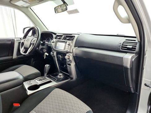 Used 2016 Toyota 4Runner SR5 AWD/4WD image 13