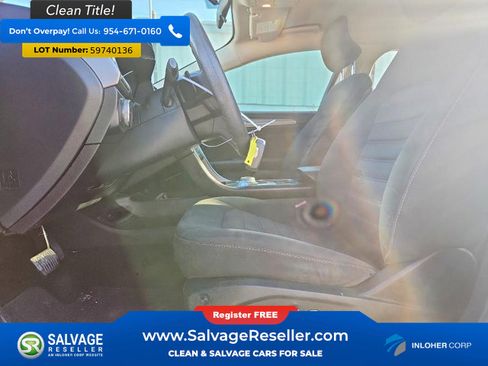 Used 2017 Ford Fusion SE w/ Fusion SE Technology Package FWD image 9