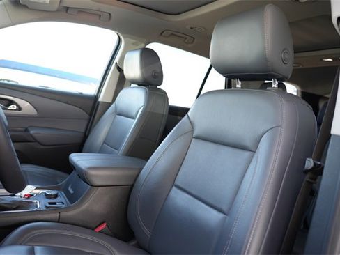 Used 2021 Chevrolet Traverse LT w/ LT Premium Package image 15