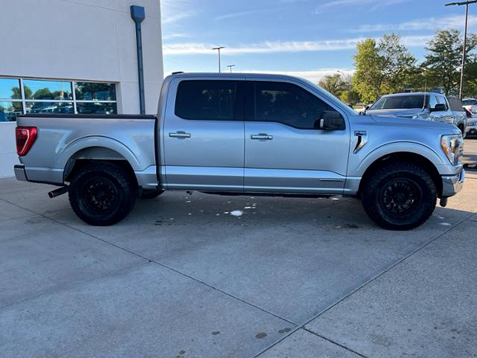 Used 2022 Ford F150 XLT w/ Equipment Group 302A High AWD/4WD image 4