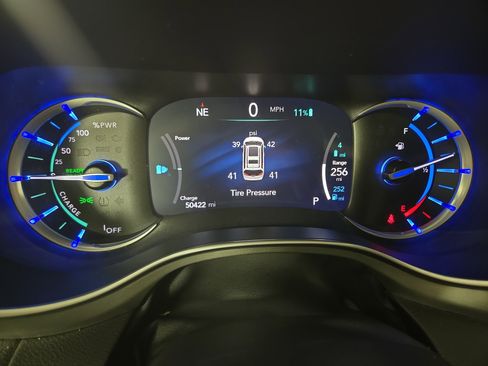 Used 2024 Chrysler Pacifica Premium FWD image 18