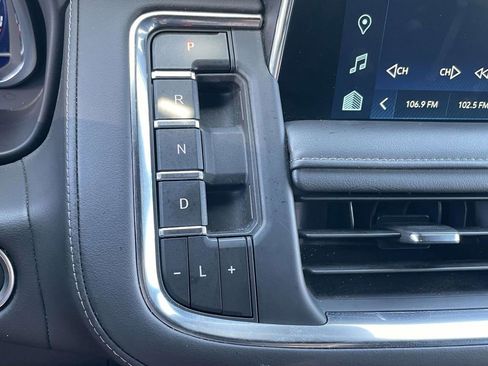 Used 2024 Chevrolet Suburban LT RWD image 25