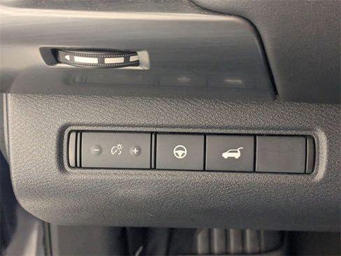 Used 2022 Nissan Pathfinder SL image 14