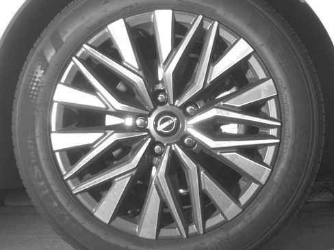 Used 2025 Nissan Altima 2.5 SV FWD image 13