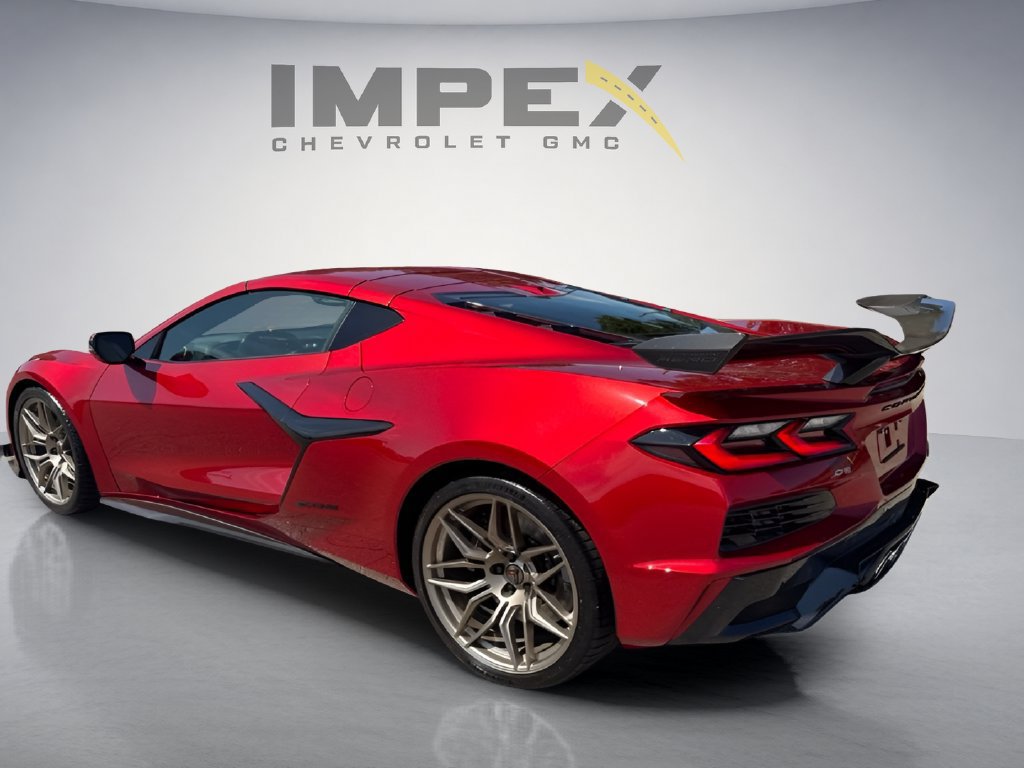 Used 2025 Chevrolet Corvette Z06 RWD image 3