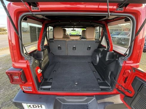 Used 2023 Jeep Wrangler Unlimited Sahara w/ Cold Weather Group image 9