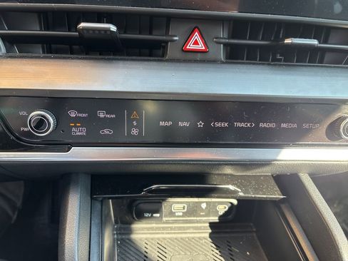 Certified 2024 Kia Sportage EX w/ EX Premium Package image 18