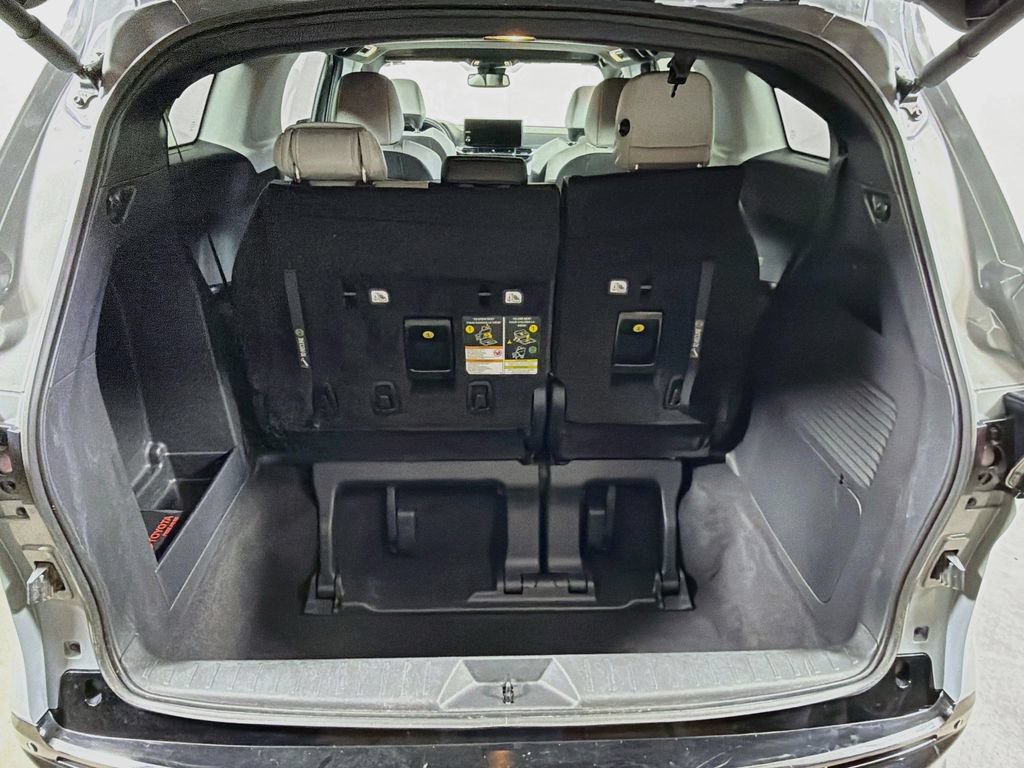 Used 2025 Toyota Sienna XSE AWD/4WD image 23