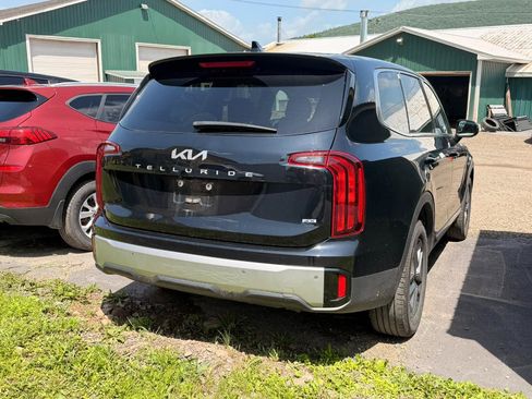 Used 2024 Kia Telluride LX AWD/4WD image 2