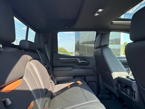 Used 2022 GMC Sierra 1500 AT4 w/ AT4 Preferred Package AWD/4WD image 15