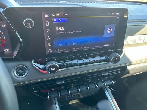 Used 2024 Chevrolet Colorado ZR2 w/ Technology Package image 16