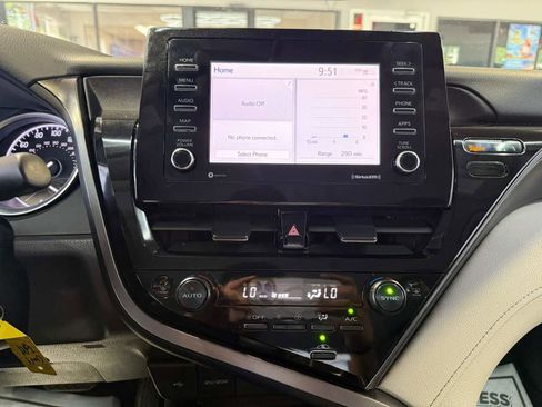 Used 2022 Toyota Camry LE image 17