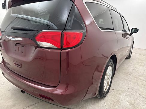 Used 2018 Chrysler Pacifica LX FWD image 22