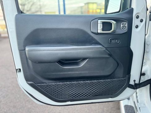 Used 2018 Jeep Wrangler Unlimited Rubicon w/ Dual Top Group image 12