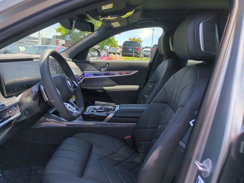 Used 2025 BMW i7 xDrive60 w/ Executive Package image 15