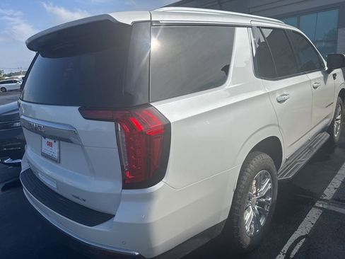 Used 2022 GMC Yukon SLT w/ SLT Premium Package AWD/4WD image 4