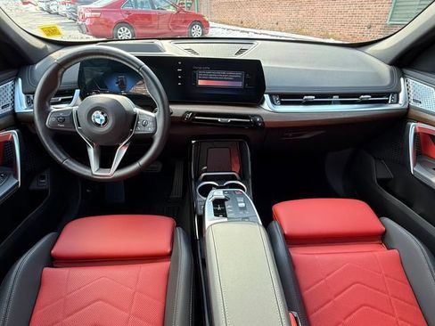 Used 2025 BMW X1 xDrive28i w/ Technology Package image 11