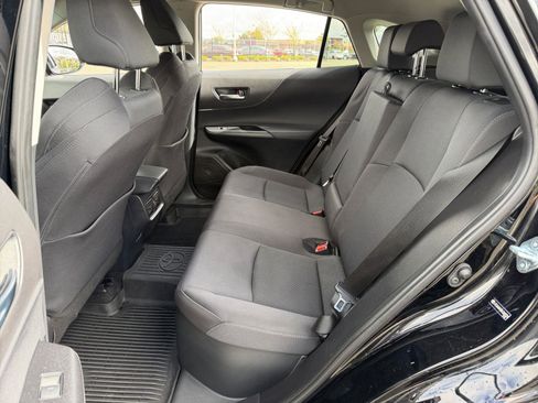 Used 2021 Toyota Venza LE image 16